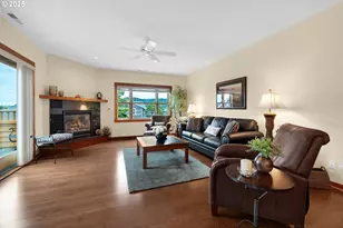 123 S Hemlock St, Cannon Beach, OR 97110 - Photo 14