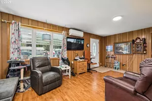 47885 W 1st St, Oakridge, OR 97463 - Photo 8