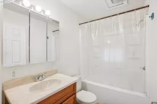 6018 SE 122nd Ave SE, Portland, OR 97236 - Photo 16