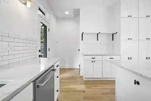 3785 SW Caldew St, Portland, OR 97219 - Photo 10