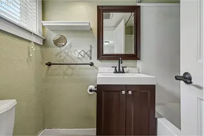 213 Mill St, Silverton, OR 97381 - Photo 24