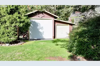 15604 Napa Ln, Brookings, OR 97415 - Photo 2