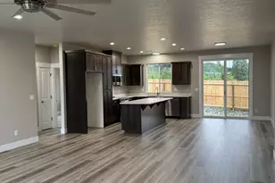 149 Coles Vly St, Sutherlin, OR 97479 - Photo 8