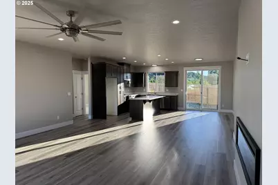 149 Coles Valley St, Sutherlin, OR 97479 - Photo 2