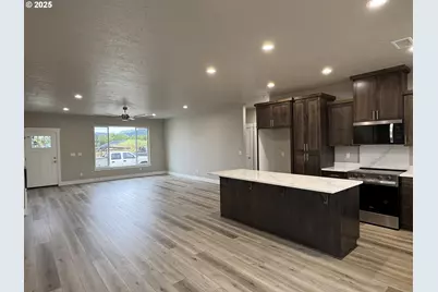 149 Coles Valley St, Sutherlin, OR 97479 - Photo 12