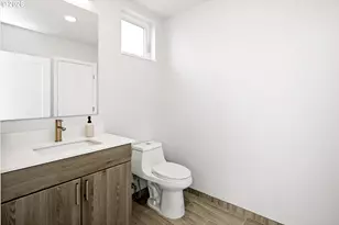7252 NE Going St, Portland, OR 97218 - Photo 16