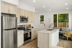 7252 NE Going St, Portland, OR 97218 - Photo 8