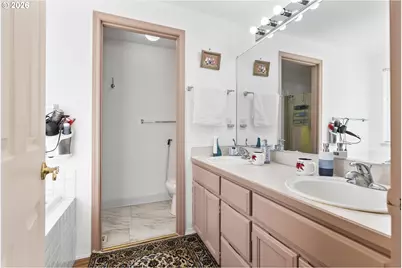 15358 SW Roundtree Dr, Tigard, OR 97223 - Photo 14