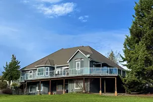 295 Fairway Village Ln, Roseburg, OR 97471 - Photo 1