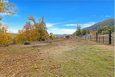 624 Willis Creek Rd, Winston, OR 97496 - Photo 36
