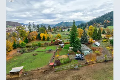 624 Willis Creek Rd, Winston, OR 97496 - Photo 2