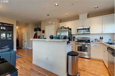646 NE Roydon Ln, Hillsboro, OR 97006 - Photo 18
