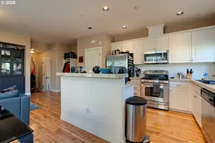 646 NE Roydon Ln, Hillsboro, OR 97006 - Photo 18