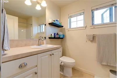 646 NE Roydon Ln, Hillsboro, OR 97006 - Photo 38