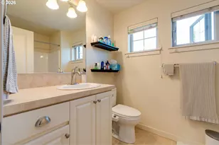 646 NE Roydon Ln, Hillsboro, OR 97006 - Photo 38