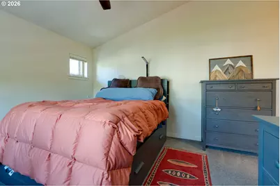 646 NE Roydon Ln, Hillsboro, OR 97006 - Photo 36