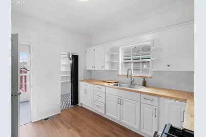 204 S Main St, Newberg, OR 97132 - Photo 10