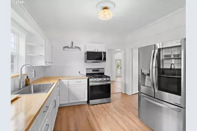 204 S Main St, Newberg, OR 97132 - Photo 12