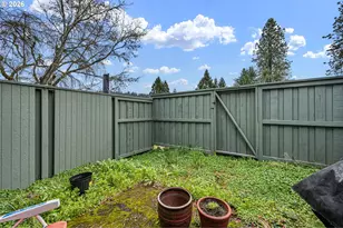 4429 Fox Hollow Rd, Eugene, OR 97405 - Photo 32