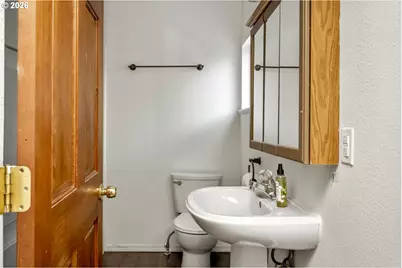 9106 SW Capitol Hwy, Portland, OR 97219 - Photo 24