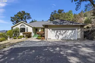 1385 SE Laurel Ct, Roseburg, OR 97470 - Photo 2
