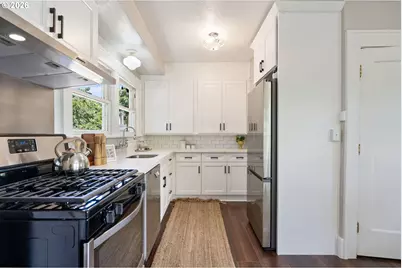 1005 NE Jarrett St, Portland, OR 97211 - Photo 10