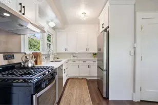1005 NE Jarrett St, Portland, OR 97211 - Photo 10