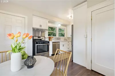 1005 NE Jarrett St, Portland, OR 97211 - Photo 8