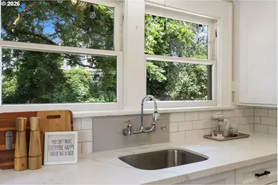 1005 NE Jarrett St, Portland, OR 97211 - Photo 12