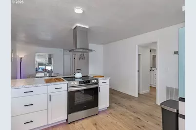 2201 N Menzies Dr, Portland, OR 97217 - Photo 16