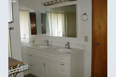 1200 E Central Ave, Sutherlin, OR 97479 - Photo 10