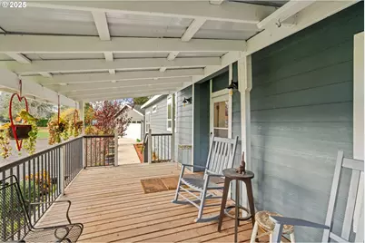 27481 10th St, Junction City, OR 97448 - Photo 4