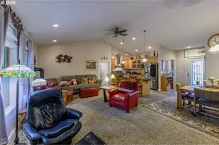 48482 E Meadow Way, Oakridge, OR 97463 - Photo 6