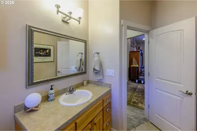 48482 E Meadow Way, Oakridge, OR 97463 - Photo 16