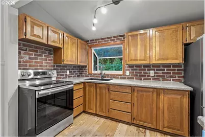 5753 SW Vermont St, Portland, OR 97219 - Photo 12