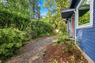5753 SW Vermont St, Portland, OR 97219 - Photo 4