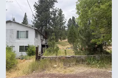 207 E Yahooskin St, Chiloquin, OR 97624 - Photo 1