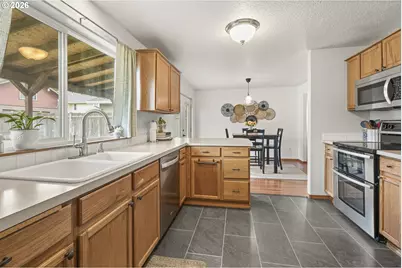 1101 E Sunset Dr, Newberg, OR 97132 - Photo 10