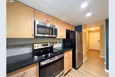 10132 SW Trapper Ter, Beaverton, OR 97008 - Photo 2