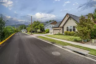 2591 16th St, Springfield, OR 97477 - Photo 4