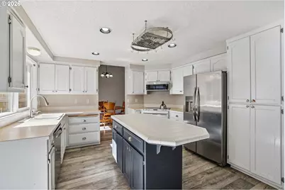 22240 SW Martinazzi Ave, Tualatin, OR 97062 - Photo 10