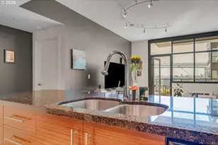 1830 NW Riverscape St, Portland, OR 97209 - Photo 10