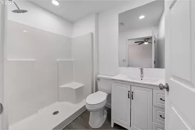 640 NE Polk St, Roseburg, OR 97470 - Photo 14
