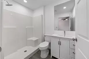 640 NE Polk St, Roseburg, OR 97470 - Photo 14