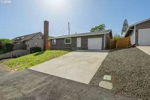 640 NE Polk St, Roseburg, OR 97470 - Photo 2