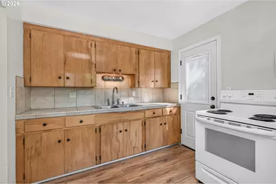 130 S Main St, Phoenix, OR 97535 - Photo 10