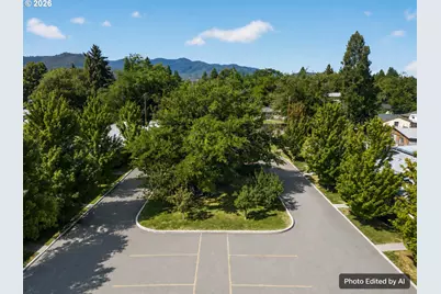 130 S Main St, Phoenix, OR 97535 - Photo 16