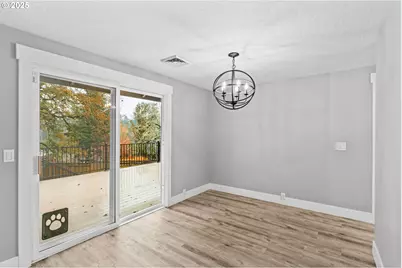 3823 Wilshire Ln, Eugene, OR 97405 - Photo 8