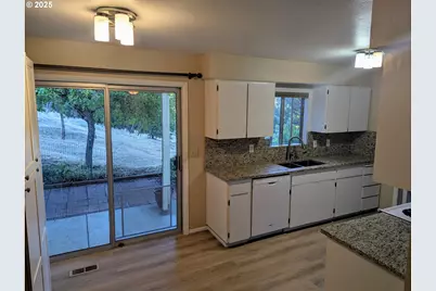 191 Fox Ln, Roseburg, OR 97471 - Photo 8