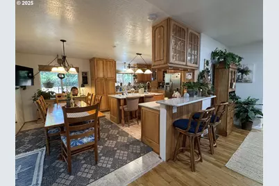 1099 Parkview Dr, Brookings, OR 97415 - Photo 8